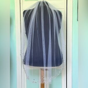 White beaded 38” wedding bridal veil silver beading fingertip length NWT